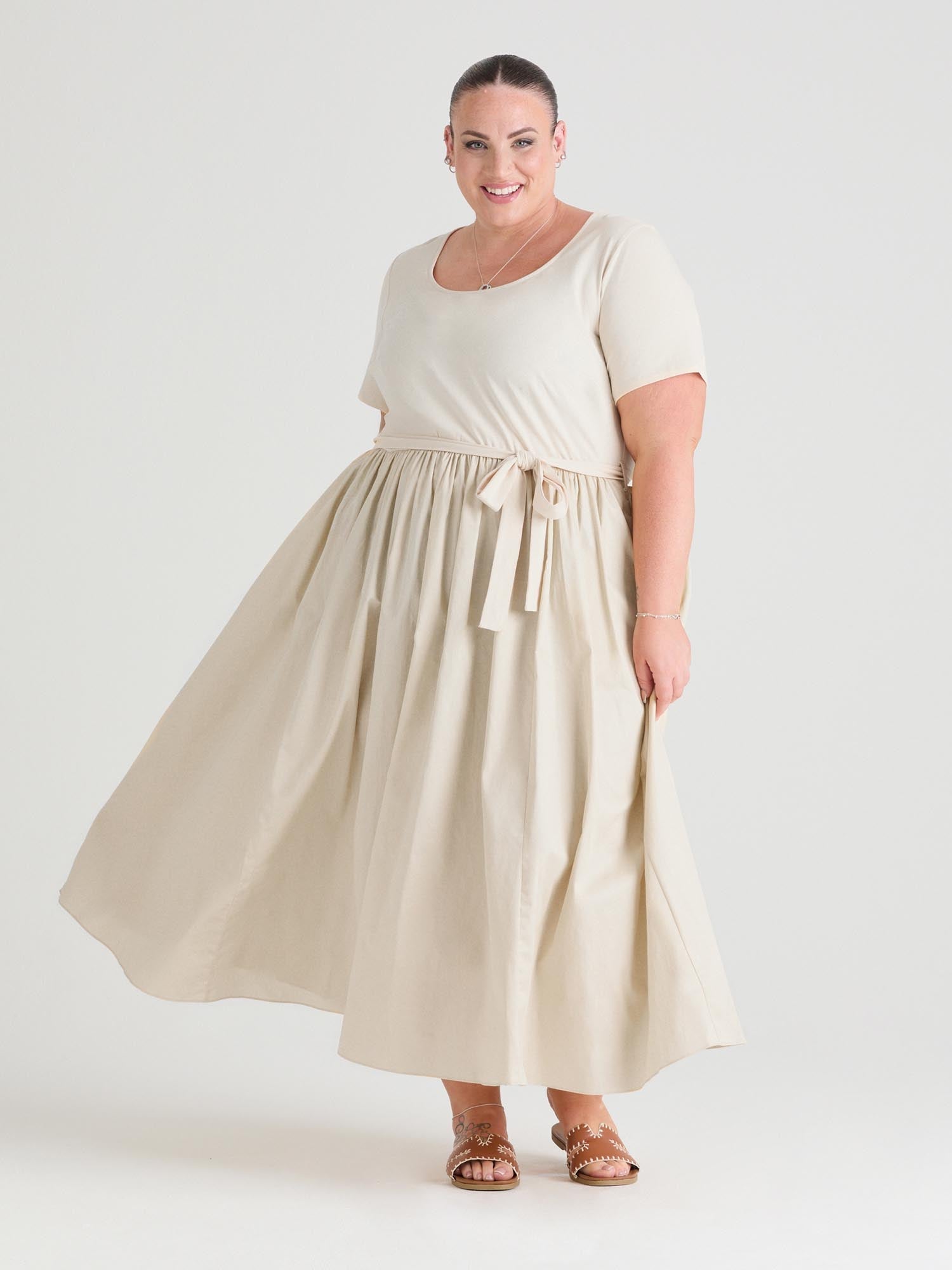 Danielle, 5ft 8in / 173cm - Size G
