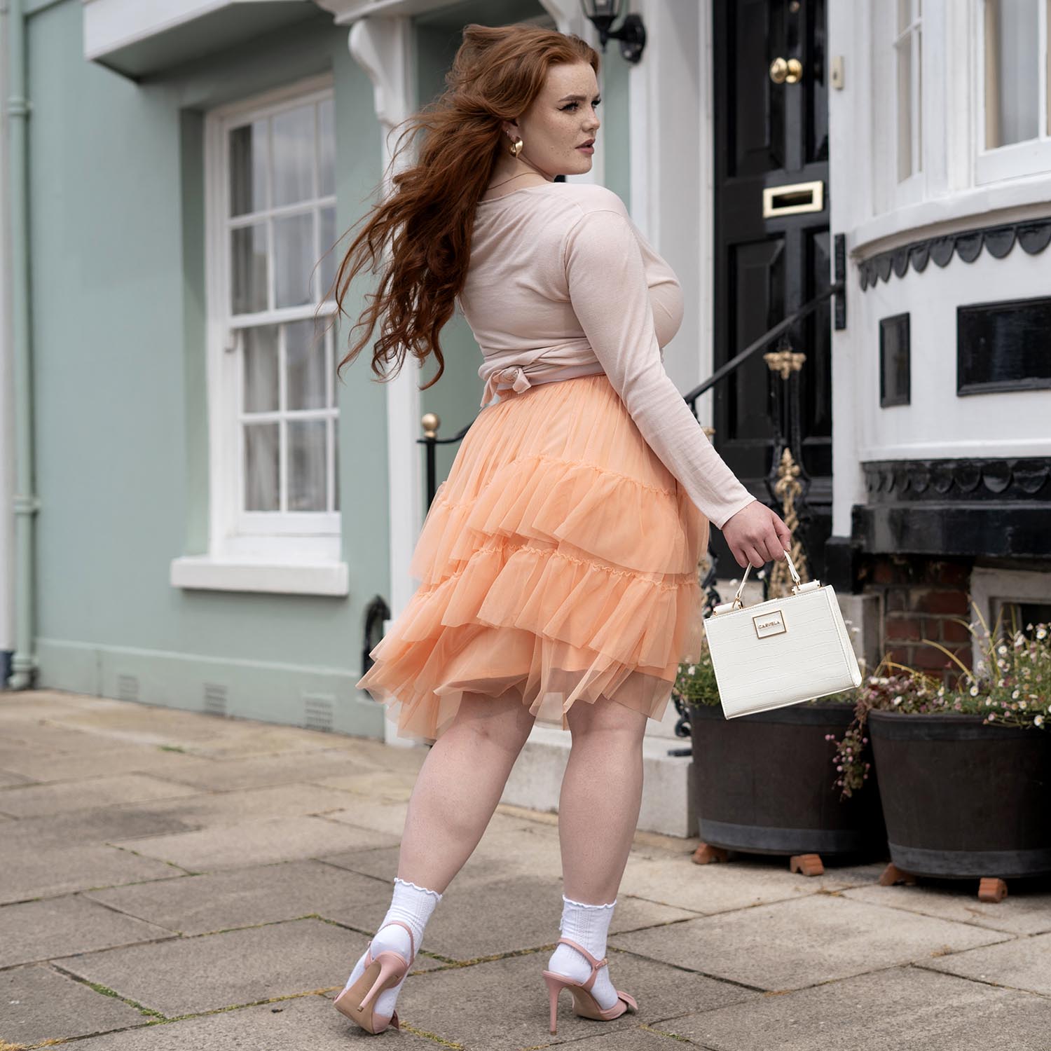 Nicky, 5ft 5in / 165cm - Size E
